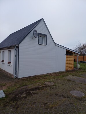 Exterior - Holiday Home 'Auszeit Nr 18' with Private Terrace, Private Garden and Wi-Fi (Zempin)