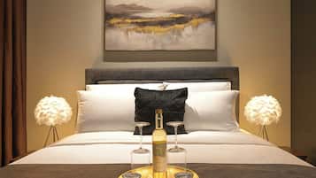 Suíte superior, vista para a cidade | Cofres nos quartos, cortinas blackout, quartos à prova de som