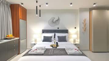 Deluxe Suite, City View | In-room safe, blackout curtains, soundproofing, iron/ironing board