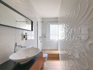 Superior Suite, City View | Bathroom | Shower, free toiletries, hair dryer, slippers - Athens Eleven Luxury Apartments (Athens)