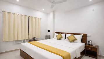 Family Room | Laptop workspace, free WiFi