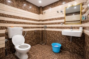 Kahden hengen standard-huone | Kylpyhuone | Suihku