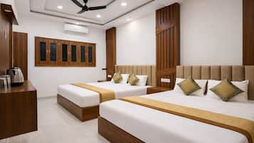 Deluxe Room, City View | Laptop workspace, free WiFi