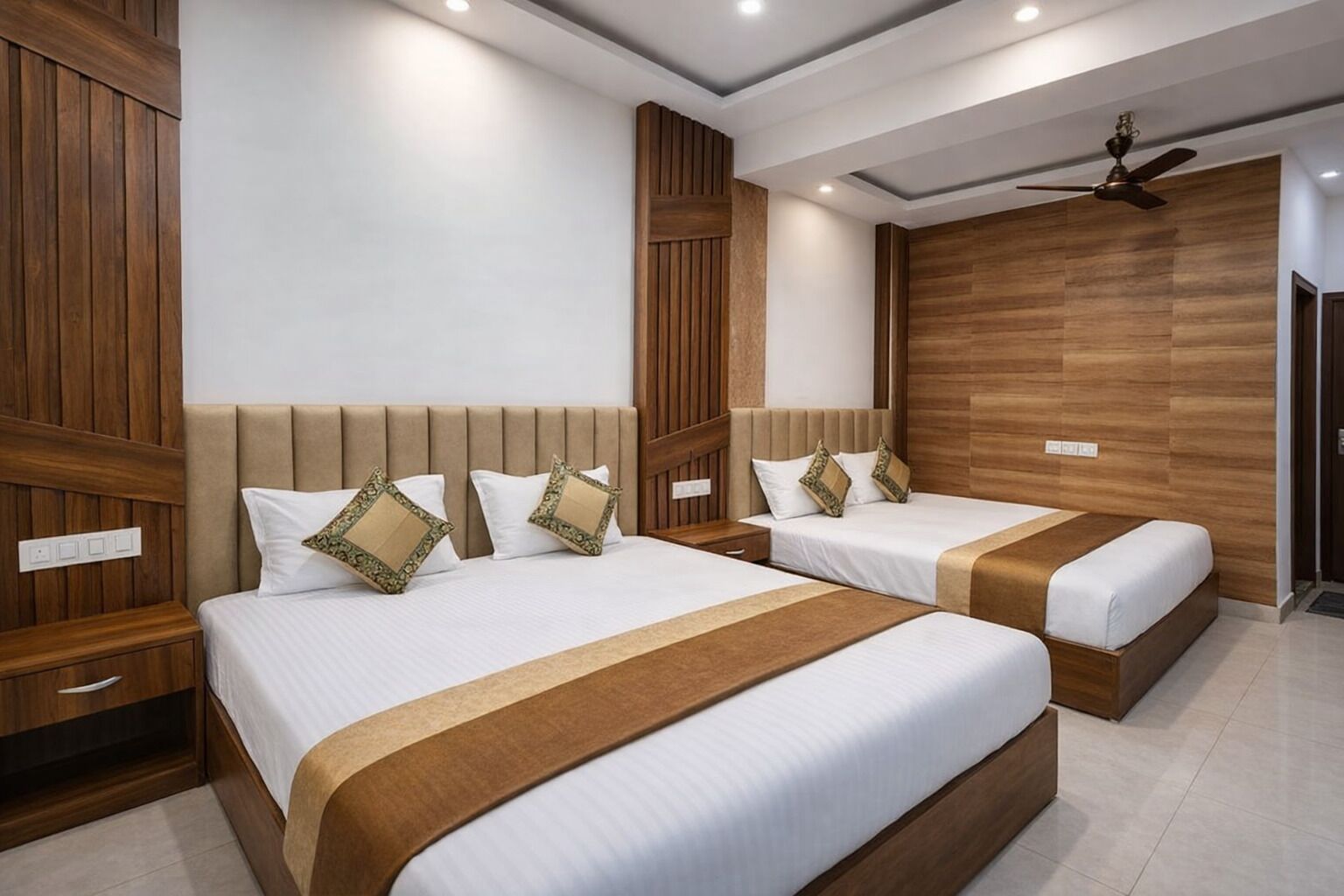 Deluxe Room, City View | Laptop workspace, free WiFi