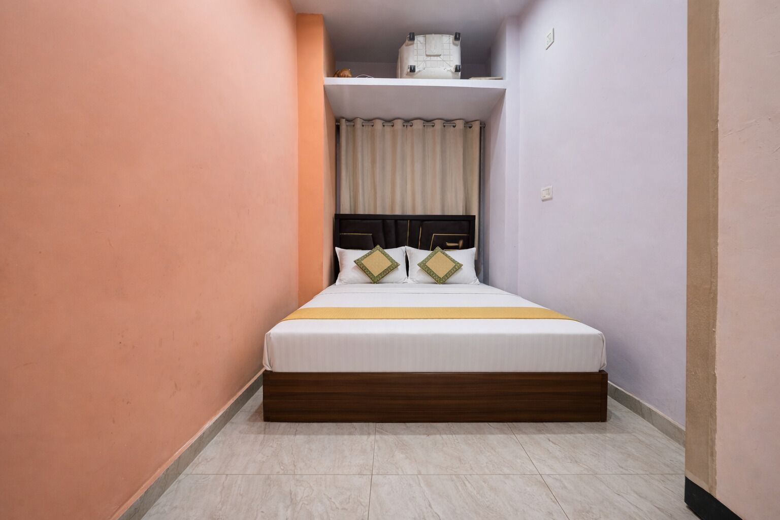 Laptop workspace, free WiFi