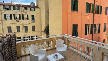 Deluxe-Doppel- oder -Zweibettzimmer | Terrasse/Patio