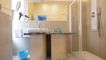 Deluxe-Doppel- oder -Zweibettzimmer | Badezimmer