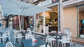 Kontinental frokost hver dag (EUR 12 per person)