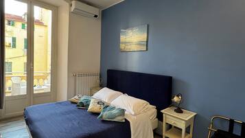 In-room safe, blackout curtains, free WiFi