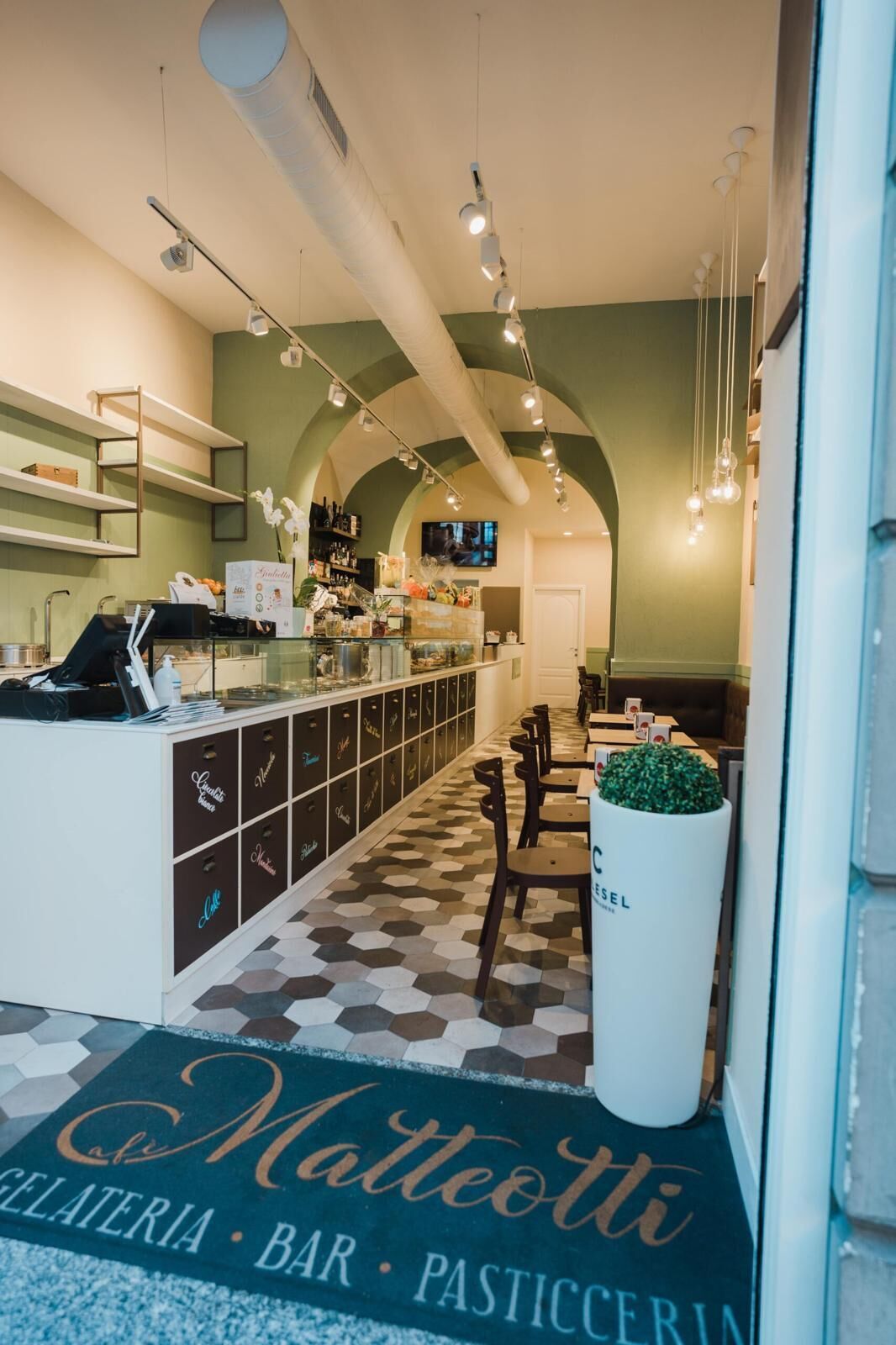 Bữa sáng kiểu Âu hàng ngày (12 EUR/mỗi người) 