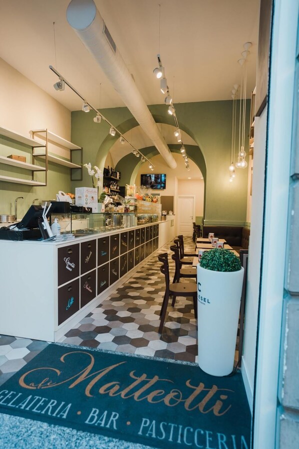 Se ofrece un desayuno continental (12 EUR por persona)