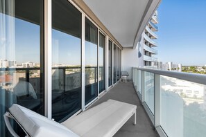 Property grounds - The Luxurious W hotel Residence Beachfront Condo Retreat (Fort Lauderdale)