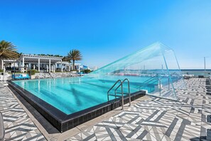 Imagem sem classificação, 2 de 37, botão