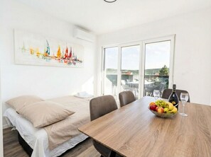 Dining - Two-bedroom family room apartment Casa Del Mar 1 with terrace (Stara Novalja)