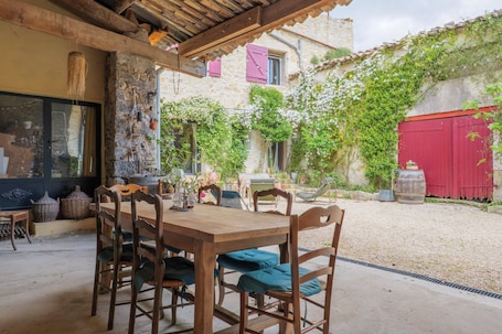 Outdoor dining. Guest Room “Côté Cour” with Large Shared Courtyard and Wi-Fi