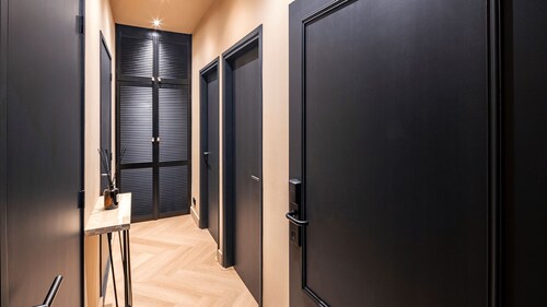 Book this fully equipped 1-bedroom apartment in Breda, perfect for short stays, business travel, or extended rental close to the city centre.