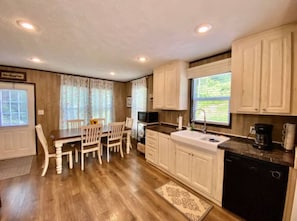 Dining - Downtown Pigeon Forge | Handi-cap Friendly| WiFi (Pigeon Forge)