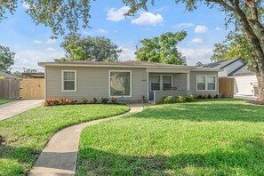 House - Houston Parkside Haven Near Med Center and UH (Houston)