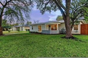 House - Houston Parkside Haven Near Med Center and UH (Houston)