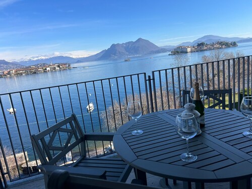 MyLago Apartment with pool and lake view