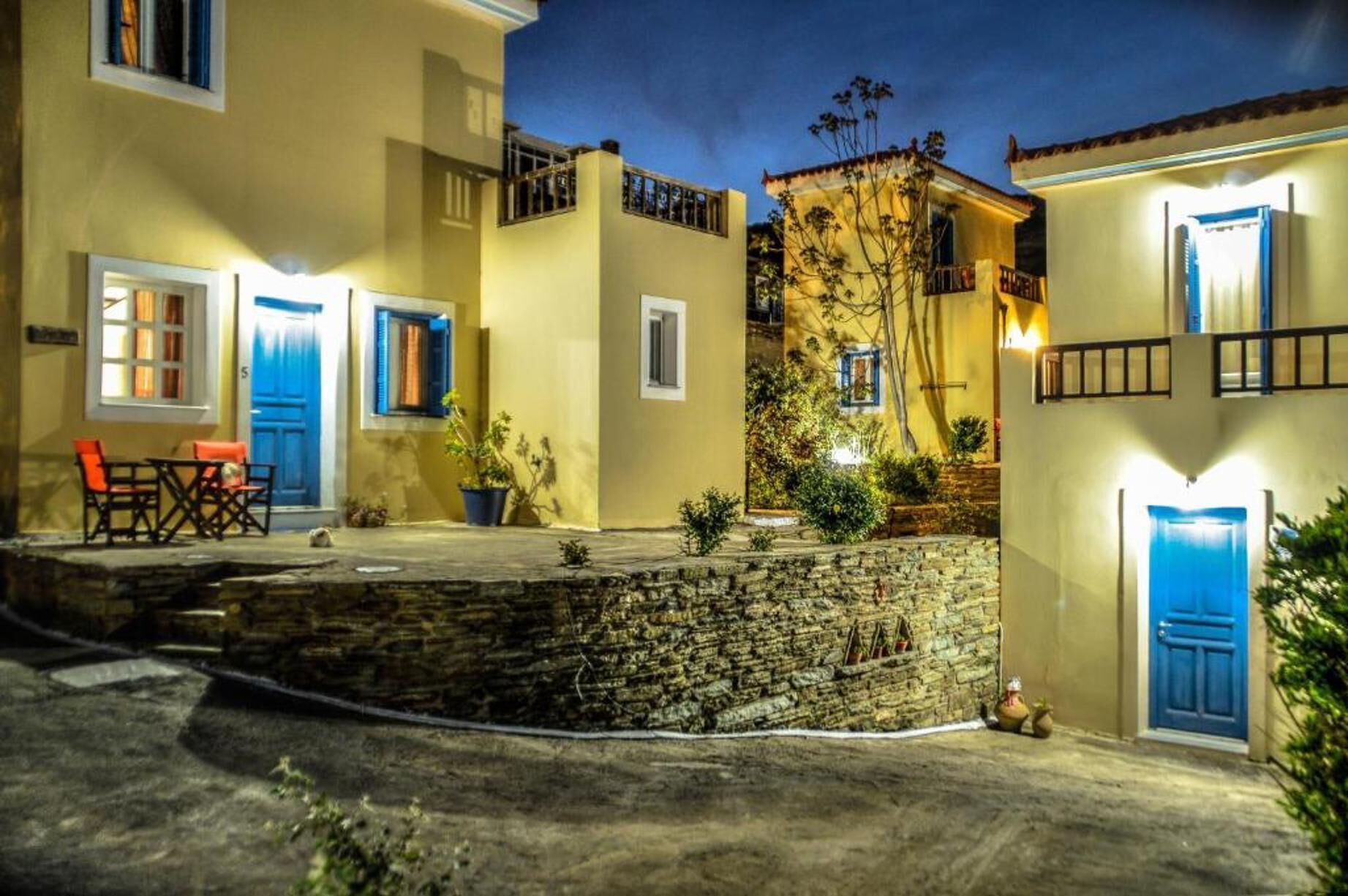 Peaceful evening view of the complex in the traditional village of Menites. A quiet setting surrounded by greenery, just 5 km from Chora and Neimporio Beach, offering a relaxing base to explore Andros.