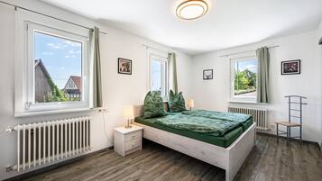 3 camere, una scrivania, ferro/asse da stiro, Wi-Fi