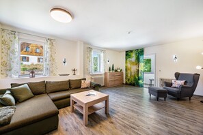 TV - Apartment 'Ferienwohnung Zum Schwarzwaldfrosch' with Balcony and Wi-Fi (Freudenstadt)