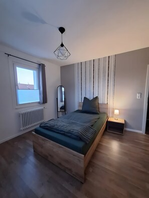 Iron/ironing board, WiFi, bed sheets - Apartment 'Ferienwohnung Zum Schwarzwaldfrosch' with Balcony and Wi-Fi (Freudenstadt)