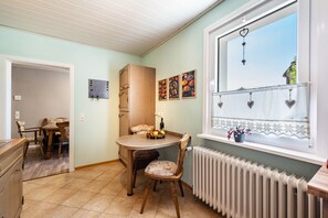 Dining - Apartment 'Ferienwohnung Zum Schwarzwaldfrosch' with Balcony and Wi-Fi (Freudenstadt)