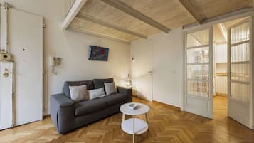 Comfort Apartment, City View | Living area