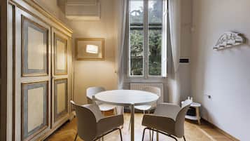 Comfort Apartment, City View | Living area