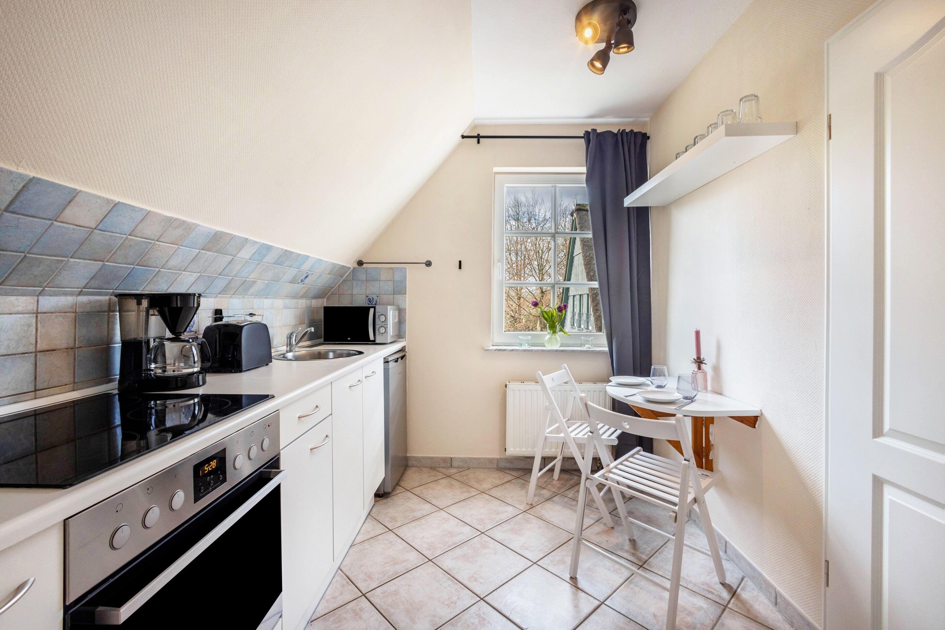 Frigorífic, microones, forn i placa de cuina 