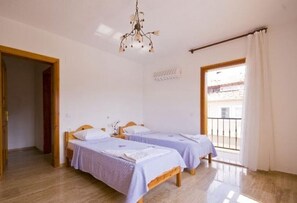 4 bedrooms, WiFi, bed sheets, wheelchair access