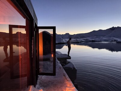 Beautiful seaside villa in the heart of Lofoten with private dock and sauna