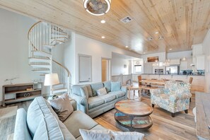 TV - Marina front condo with a rooftop deck and a hot tub! (Port Aransas)