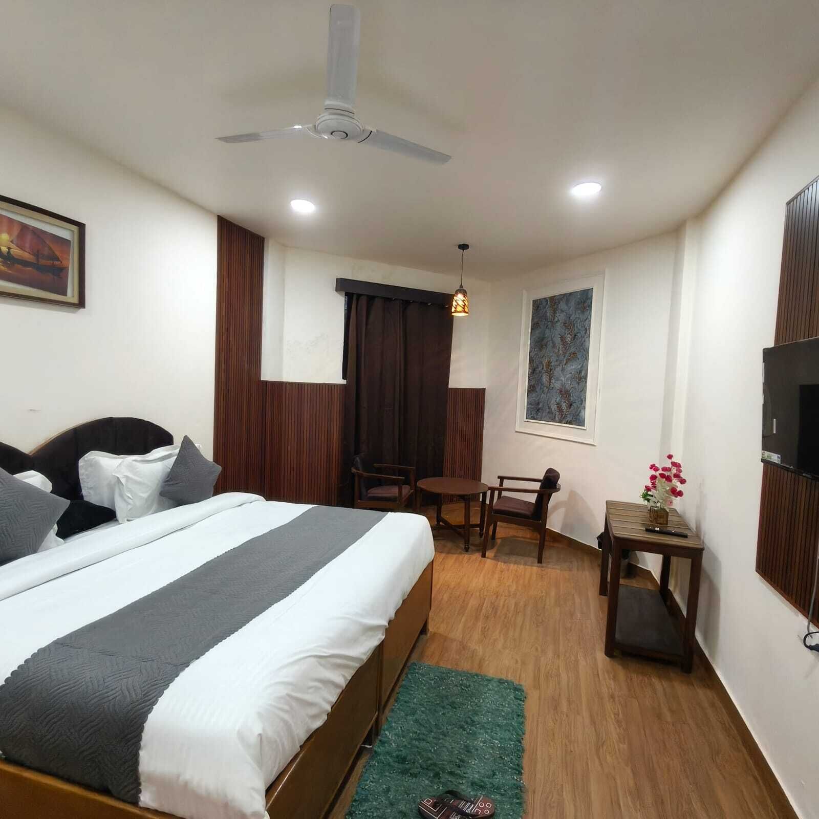 Deluxe-Doppelzimmer, Stadtblick | Schreibtisch, kostenloses WLAN