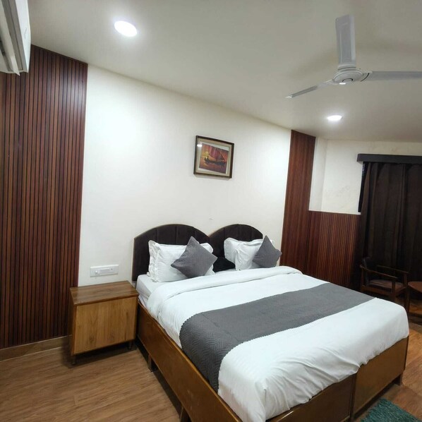Deluxe Double Room, City View | Desk, free WiFi - Ruchi Resort (Hisar)