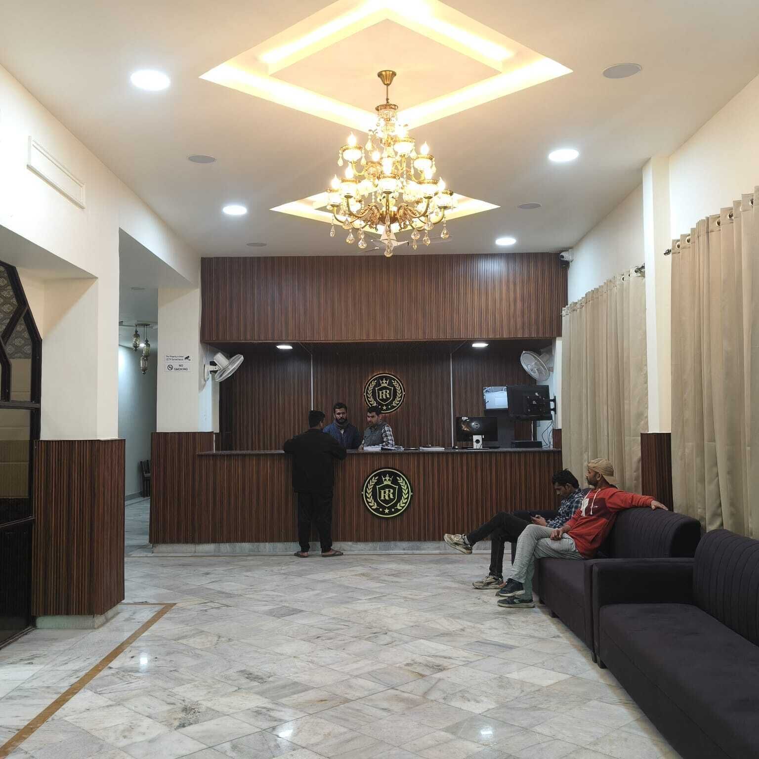 ฝ่ายต้อนรับ