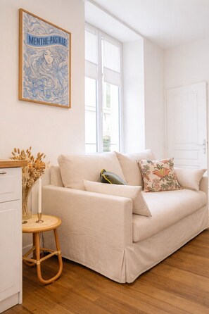 Unclassified image, 2 of 13, button - Prestigious apartment for 2 to 4 guests, in the heart of the city center (Angers)