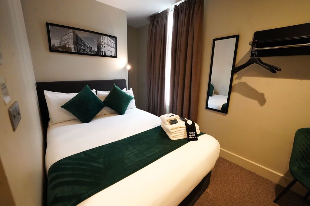 Standard Double Room | Desk, iron/ironing board, free WiFi