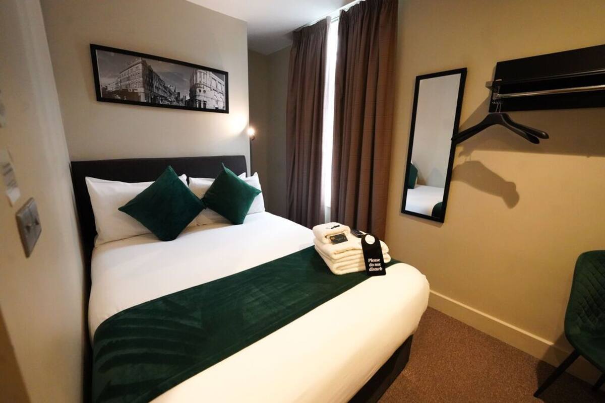 Standard Double Room | Desk, iron/ironing board, free WiFi
