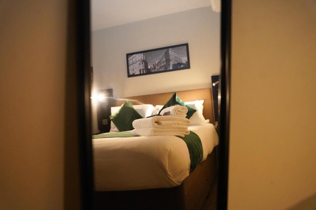 Double Room - Internal - No Windows | Desk, iron/ironing board, free WiFi