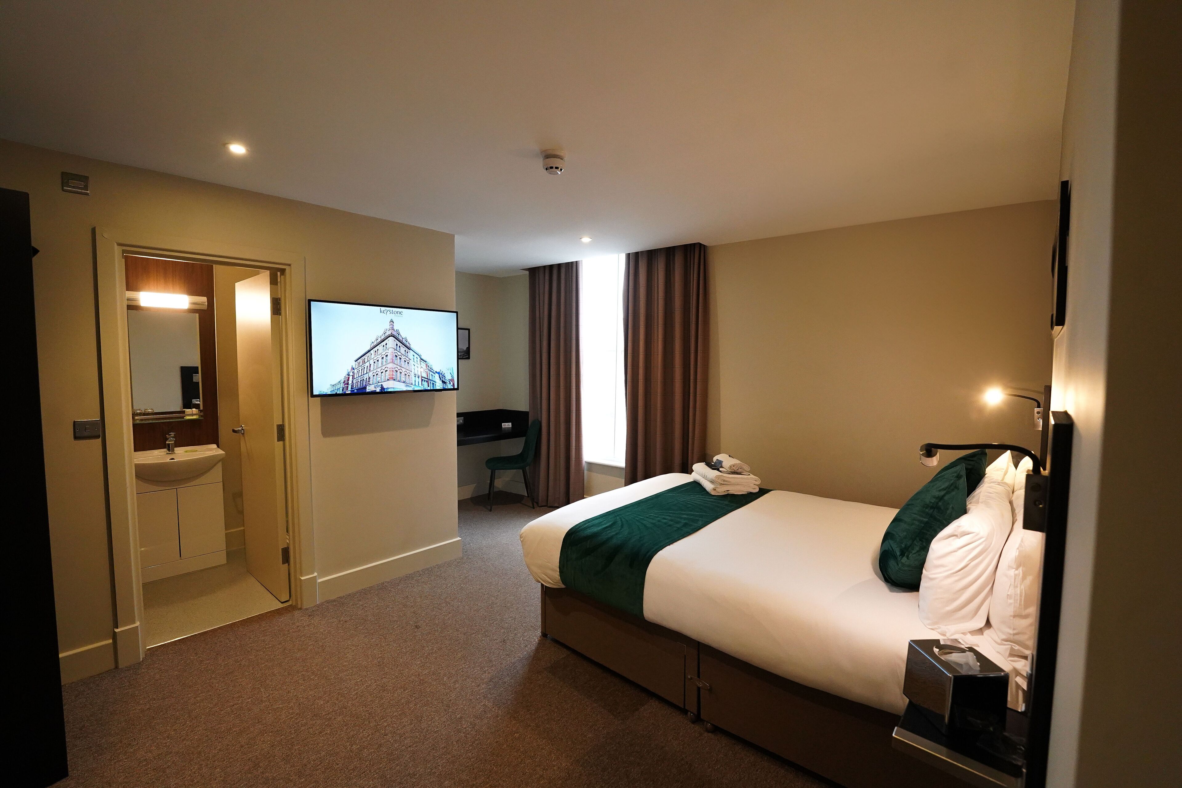 Deluxe Double Room | Desk, iron/ironing board, free WiFi