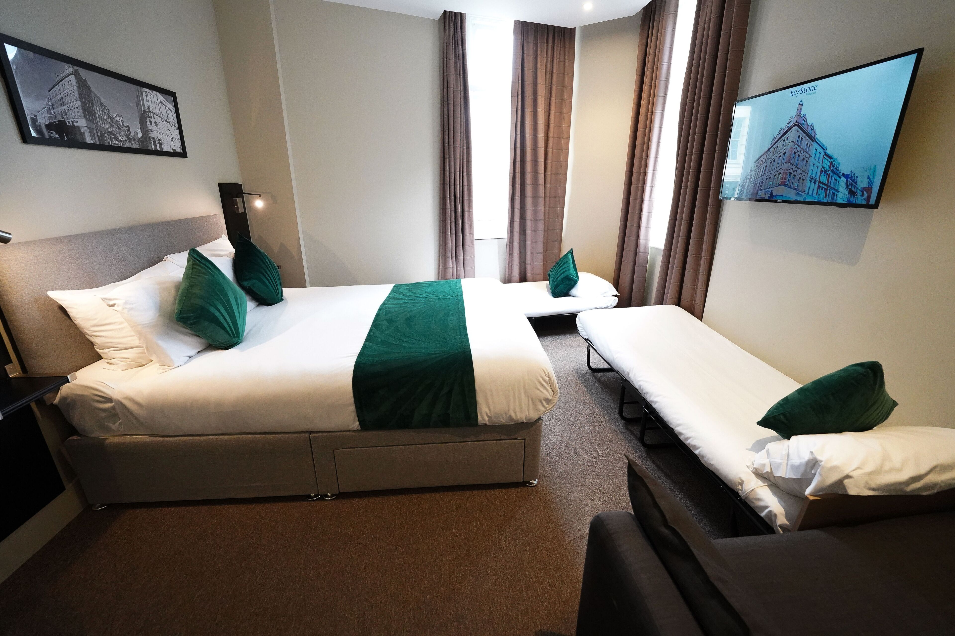 Deluxe Family Room | Desk, iron/ironing board, free WiFi