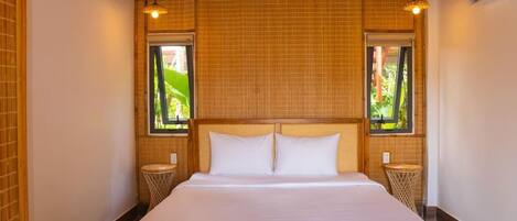 Bungalow, Garden View