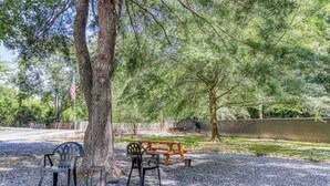 A park with picnic tables and chairs, a bench, and a flagpole. - Rustic Studio 4, Pets Welcome (Tennessee)