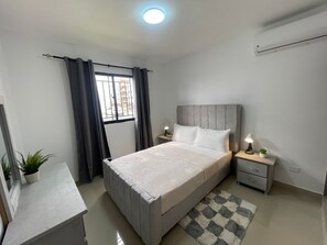 3 bedrooms, iron/ironing board, WiFi - 3-bedroom apartment in peaceful Santo Domingo with AC (Santo Domingo)