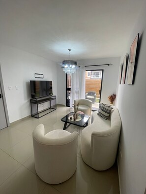 Living area - 3-bedroom apartment in peaceful Santo Domingo with AC (Santo Domingo)