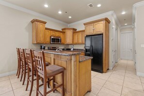 Fridge, microwave, oven, stovetop - Ground Floor Condo in 4plex w/Easy Pool Access & Close to Beach! (South Padre Island)