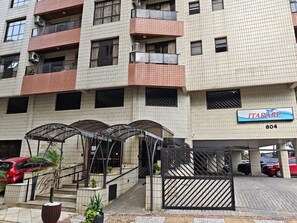 Unclassified image, 2 of 16, button - Fully furnished apartment with parking, 400m from the beach. (São Vicente)